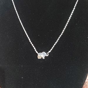 5/$22 NWT Mom & Baby elephant necklace